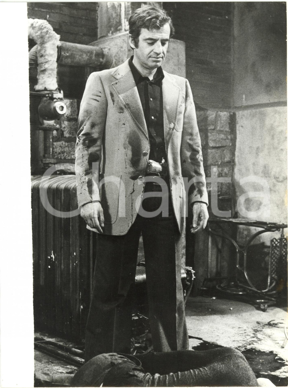 1976 CINEMA - Jean-Paul BELMONDO sul set di "L'alpagueur" - Regia Philippe LABRO