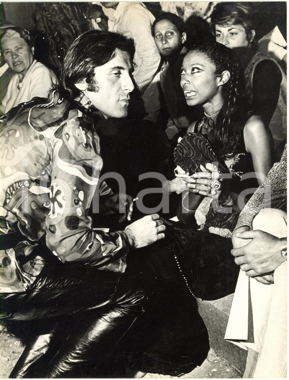 1969 ROMA Playboy Gigi RIZZI e Donyale LUNA a inaugurazione del night NUMBER ONE