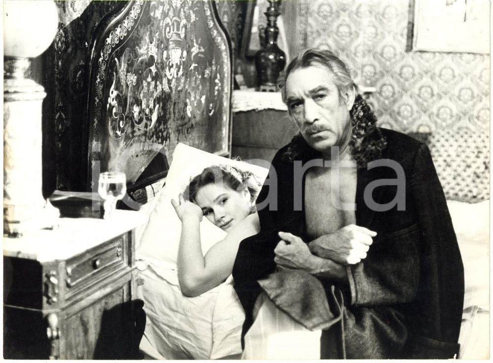 Fotografia d epoca originale 1976 CINEMA L ereditÃ  Ferramonti Dominique SANDA e Anthony QUINN sul set Foto 1