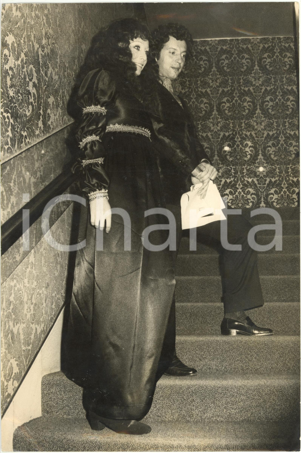 1970 ca ITALIA COSTUME - Vittorio CECCHI GORI con Maria Grazia BUCCELLA *Foto