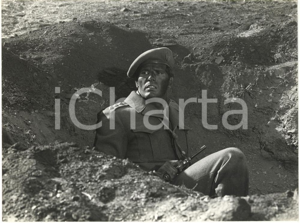 1978 CINEMA "Il grande attacco" - Giuliano GEMMA in una scena del film *Foto