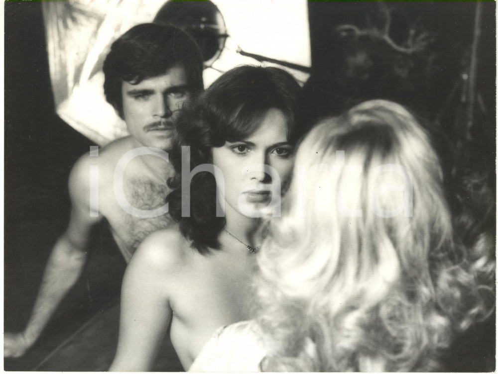 1977 CINEMA "Candido erotico" Lilli CARATI e Mircha CARVEN in una scena del film