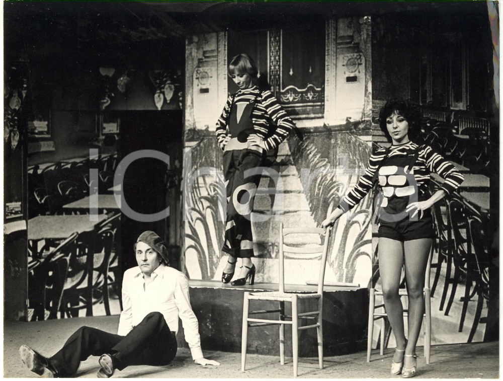 1975 ca ITALIA TEATRO - Pino CARUSO durante uno spettacolo *Foto 24x18