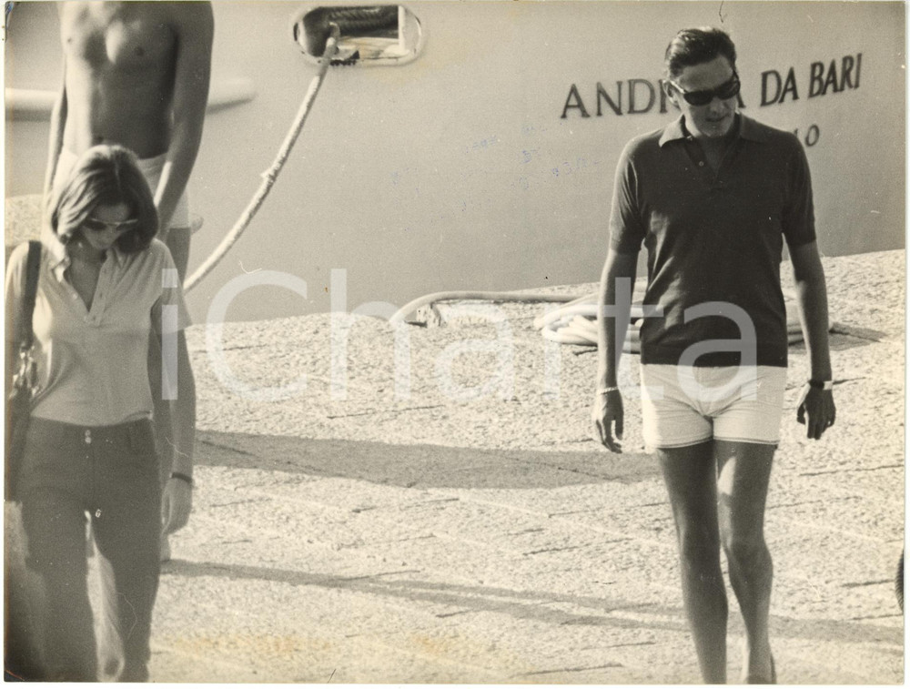 1970 ca ITALIA COSTUME Umberto AGNELLI passeggia sulla banchina del porto *Foto