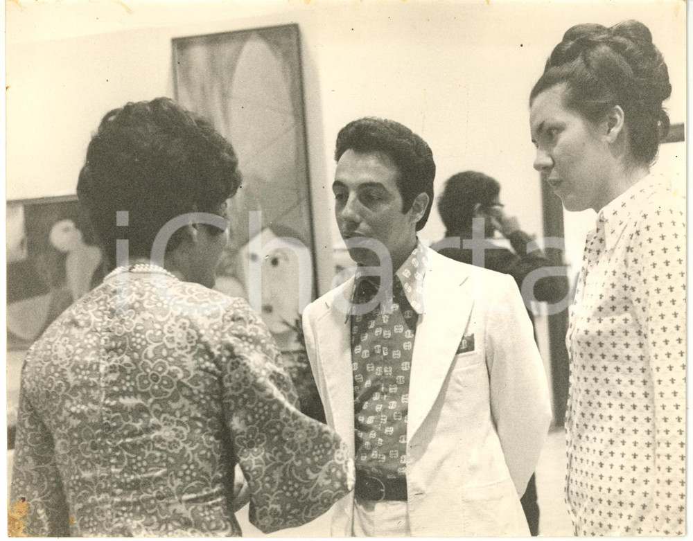 1970 ca ITALIA ARTE - Pittore Domingo NOTARO durante una sua mostra *Foto 23x18