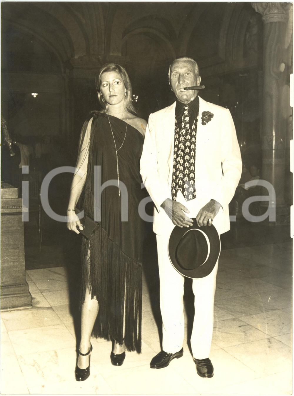 1975 ca ITALIA COSTUME Paola D'ARAGONA con Gigi PEREZ - Ritratto *Foto 18x24