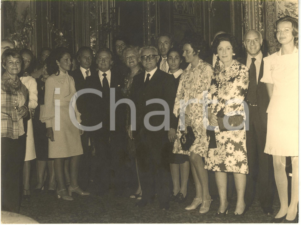 1975 ca ROMA Palazzo del QUIRINALE Presidente Giovanni LEONE riceve delegazione