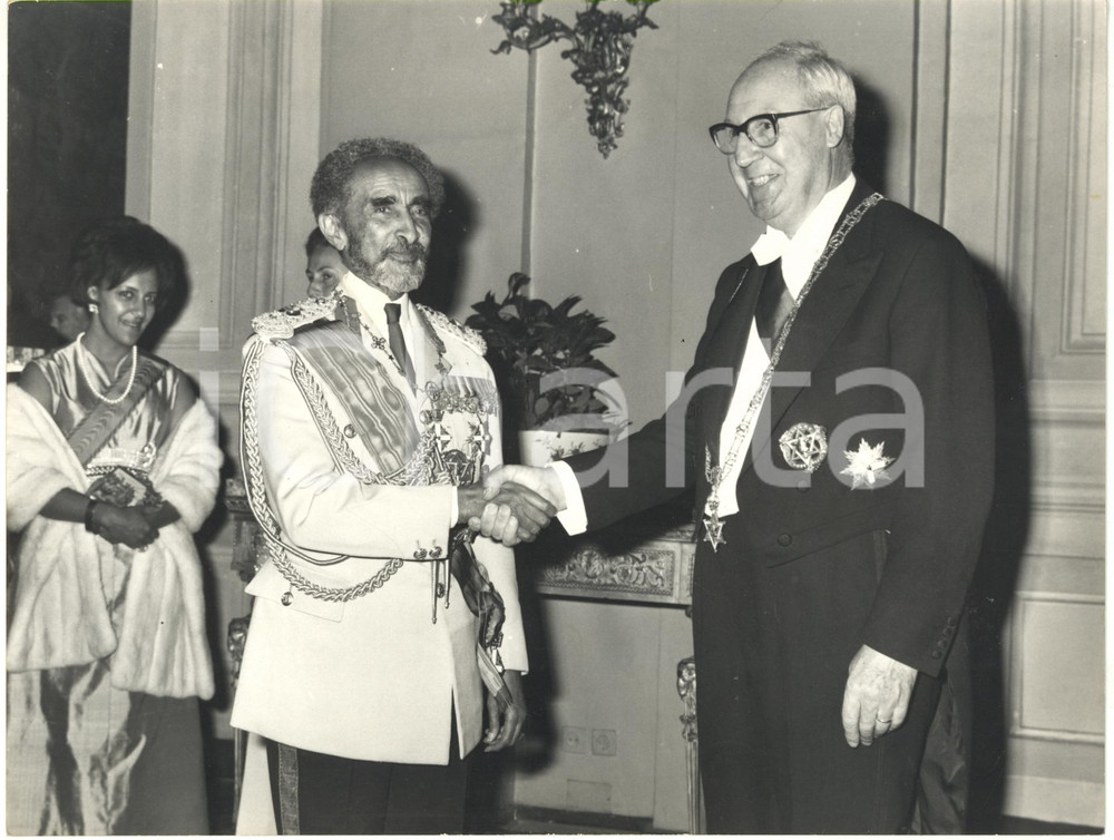 1970 ROMA QUIRINALE - Negus Hailé SELASSIÉ stringe mano a Giuseppe SARAGAT *Foto