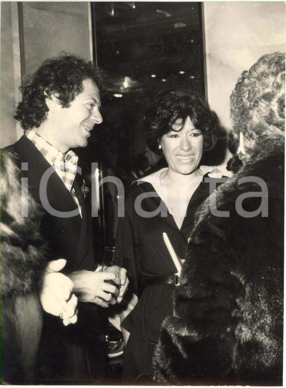 1975 ca ITALIA COSTUME - Carla FENDI con Franco Maria RICCI a una serata *Foto