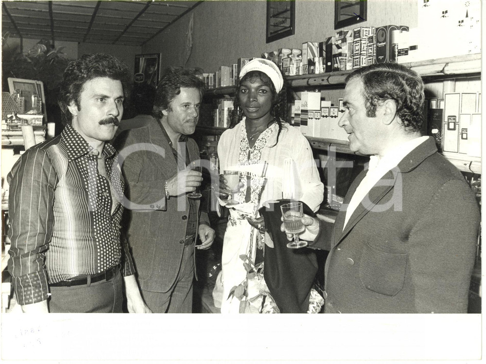 1970 ca COSTUME - Beryl CUNNINGHAM Tony AL PARLAMENTO Ugo TOTI Osvaldo RESTALDI