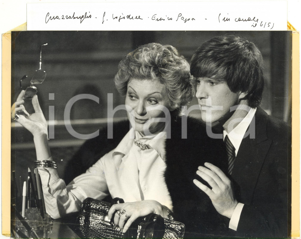 1977 RAI UNO "Il guazzabuglio" - Giuliana LOJUDICE ed Enrico PAPA in una scena