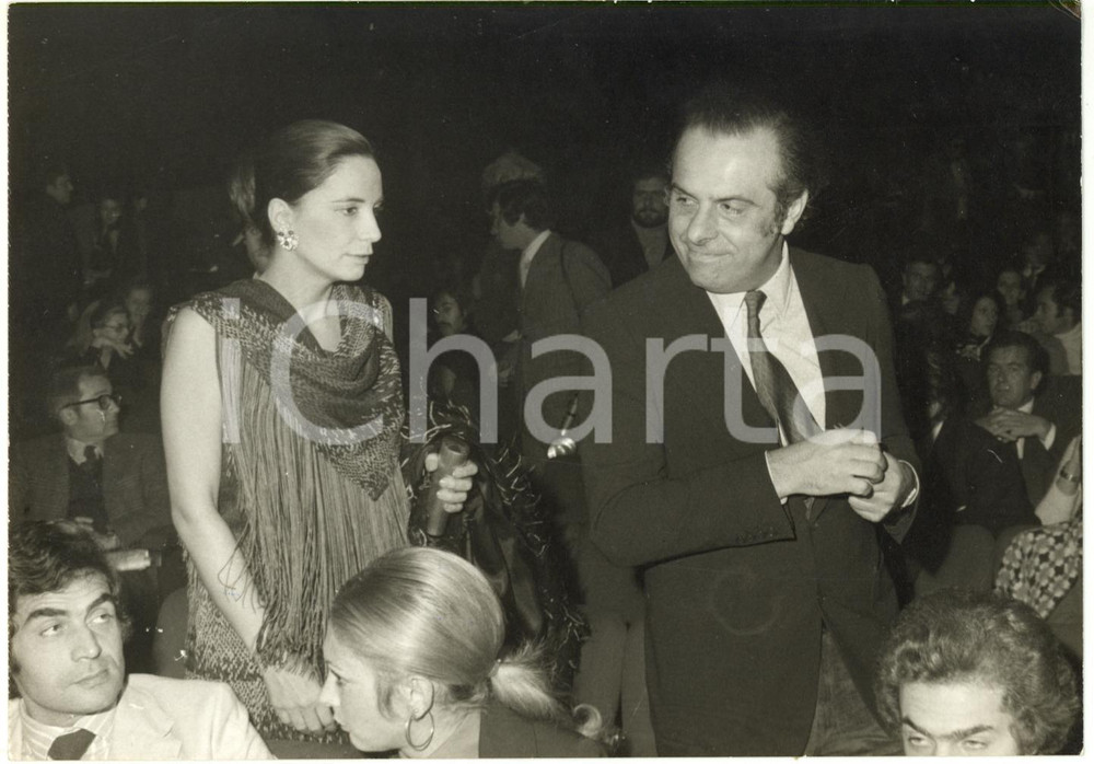 1975 ca ITALIA COSTUME - Leone PICCIONI con la moglie a una serata *Foto18x13