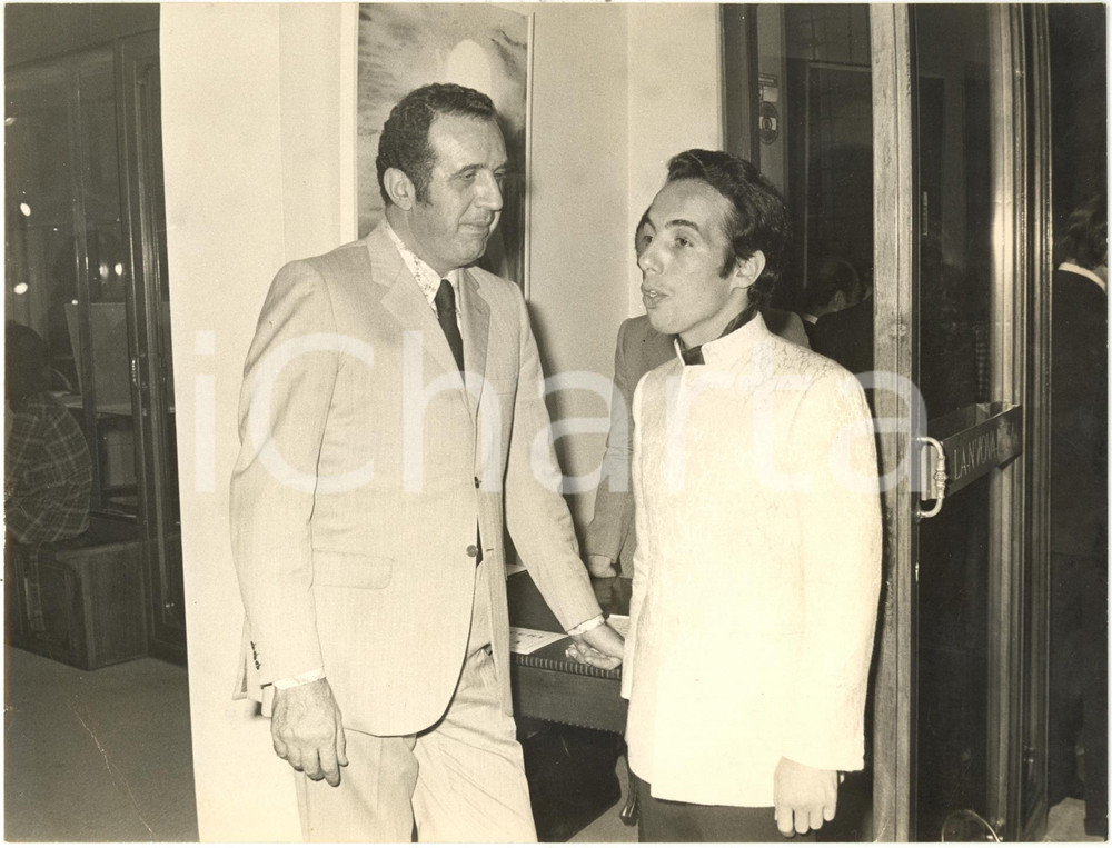 1971 ROMA - Pittore Domingo NOTARO alla sua mostra presso Galleria La Nuova Pesa