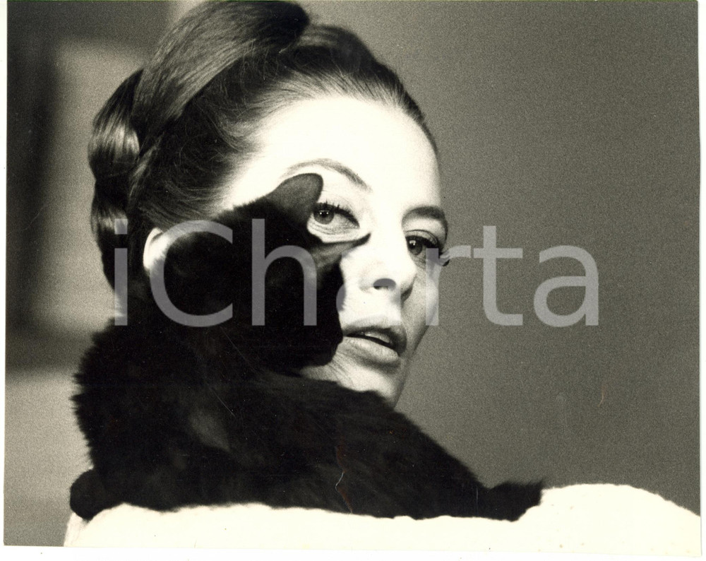 1965 ca CINEMA - CAPUCINE Germaine Hélène Irène LEFEBVRE - Ritratto con gatto