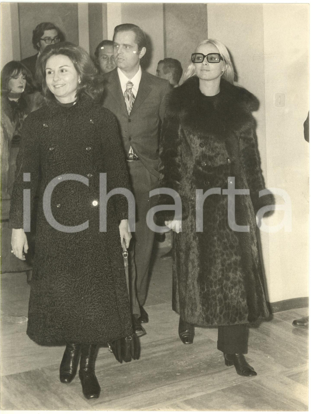 1970 ca ITALIA CINEMA - Virna LISI in pelliccia *Fotografia VINTAGE 18x24 cm