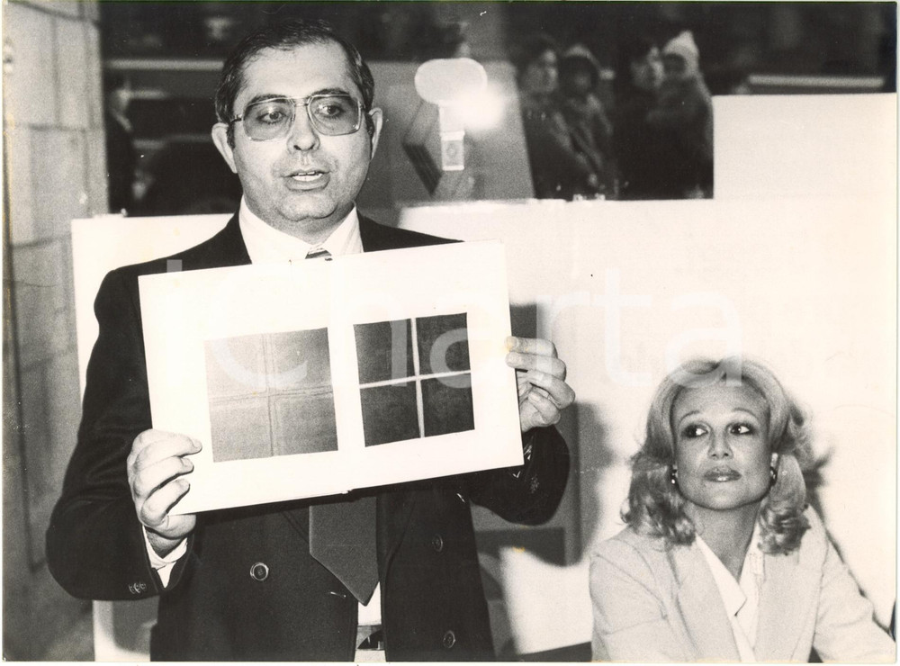 Fotografia d epoca originale 1970 ca ROMA Premio CIAC  Pino AMATIELLO e l attrice Susy ANDERSEN Foto 24x18 1