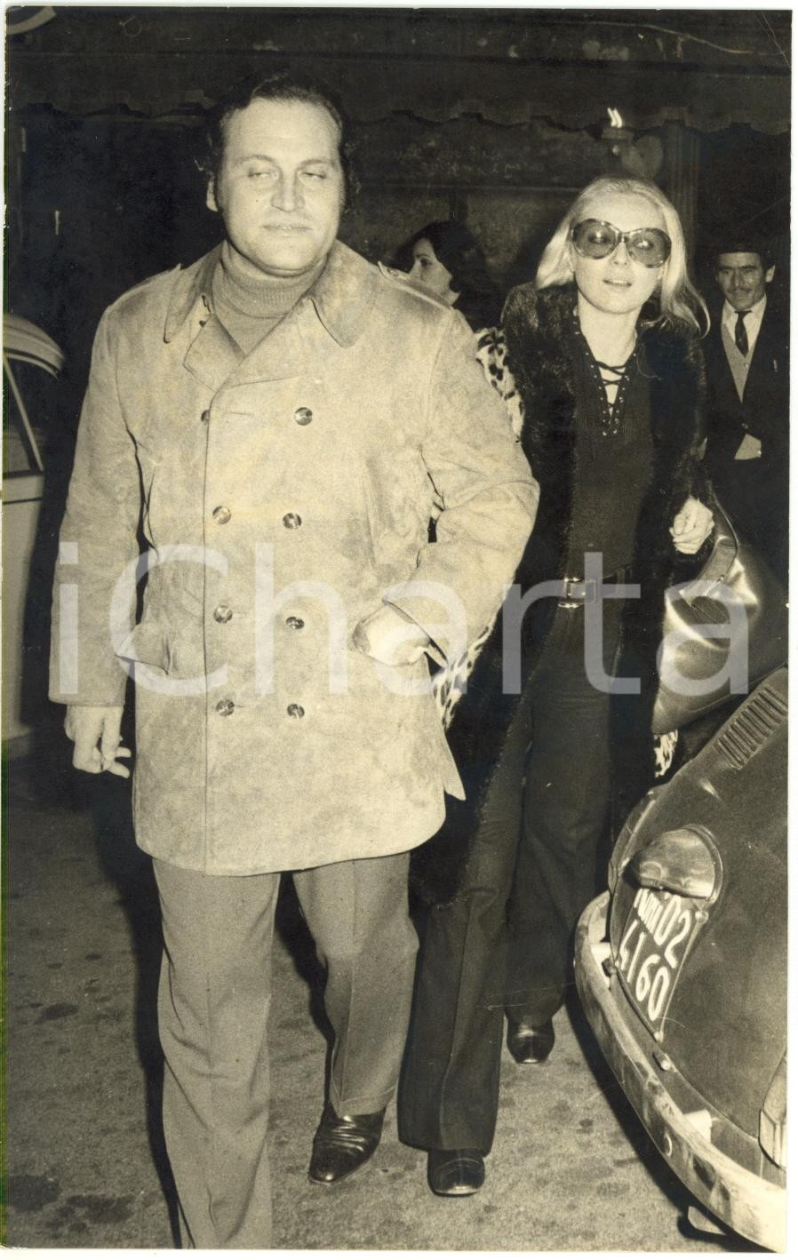 Fotografia d epoca originale 1970 ca ITALIA COSTUME  Virna LISI con il marito Franco PESCI Foto 11x18 cm 1