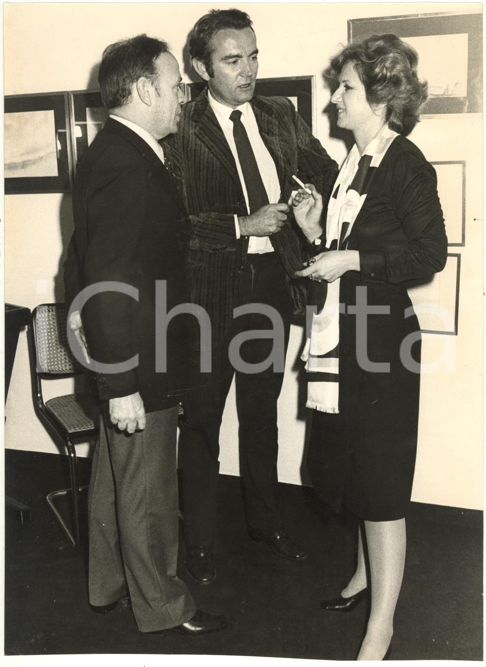 1970 ca ITALIA ARTE Luisa LAUREATI Matteo SPINOLA Giuliano BRIGANTI a una mostra