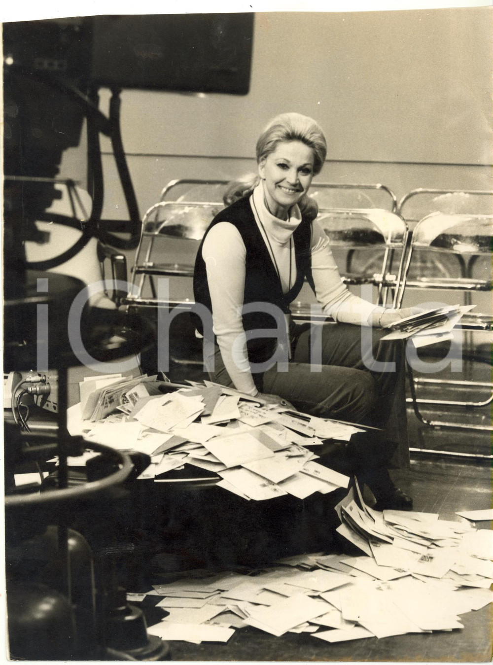 Fotografia d epoca originale 1985 ca ITALIA RAI Luisa RIVELLI Ritratto della conduttrice Foto 20x27 cm 1