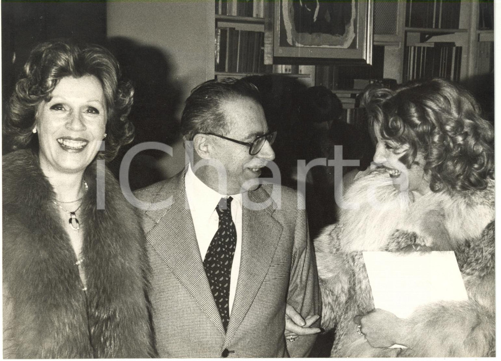 Fotografia d epoca originale 1975 ca ROMA COSTUME  Tina GLORIANI con Giovanni PIERACCINI  Ritratto Foto 1