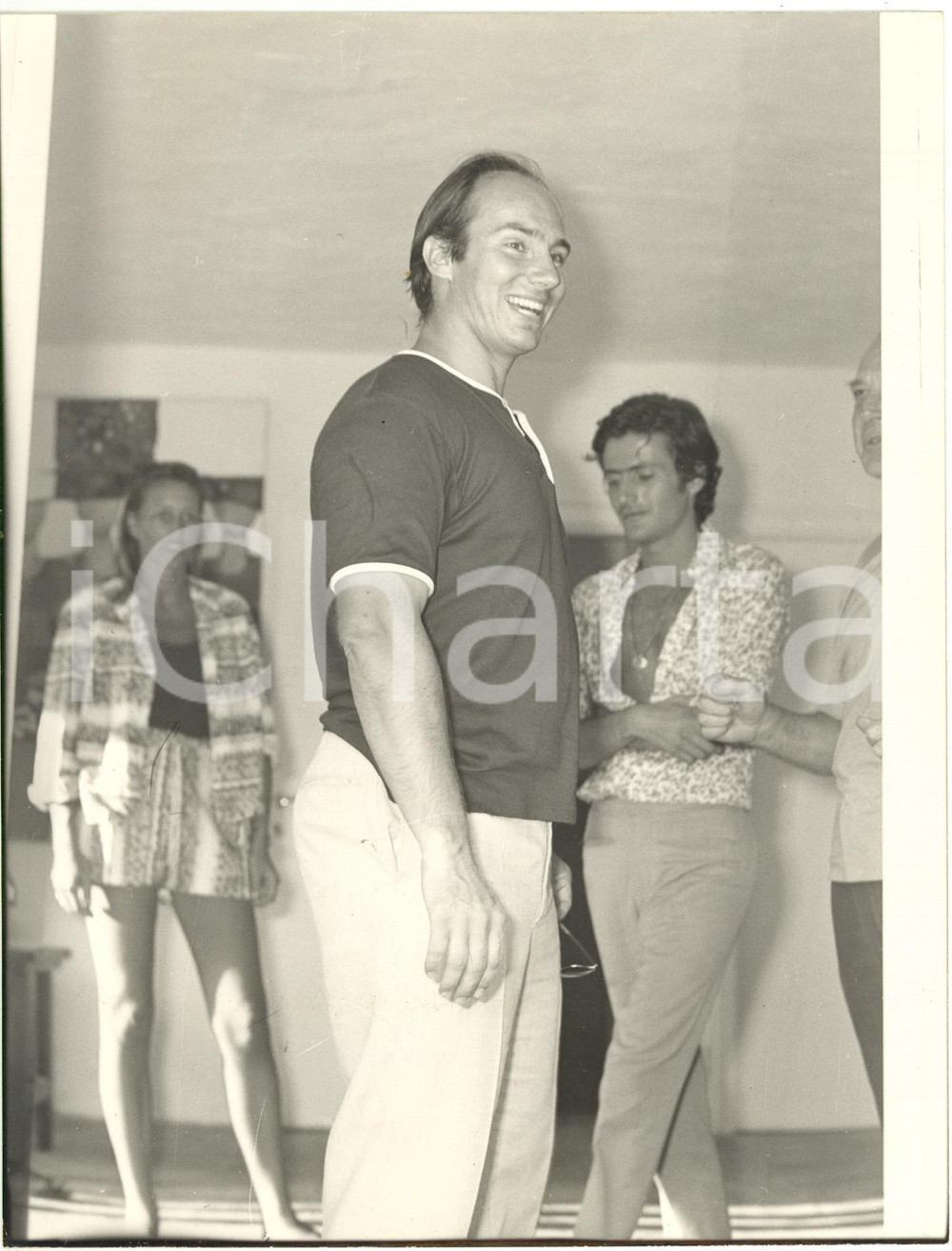 1970 ca ITALIA COSTUME - Karim AGA KHAN IV - Ritratto *Fotografia VINTAGE 18x24 