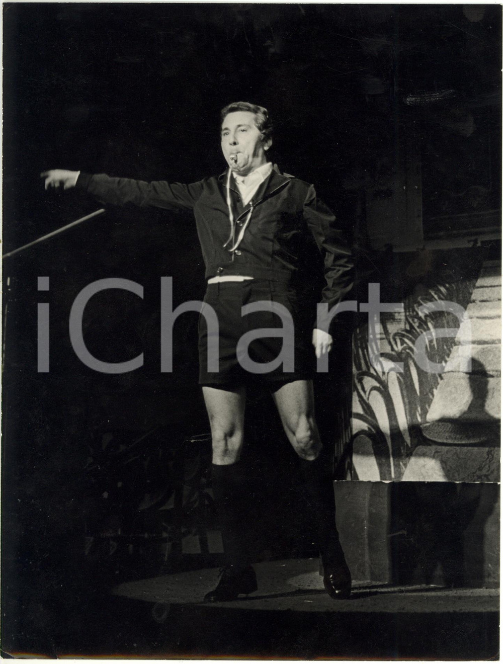 1975 ca TEATRO CABARET - Pino CARUSO durante uno sketch comico - Ritratto *Foto