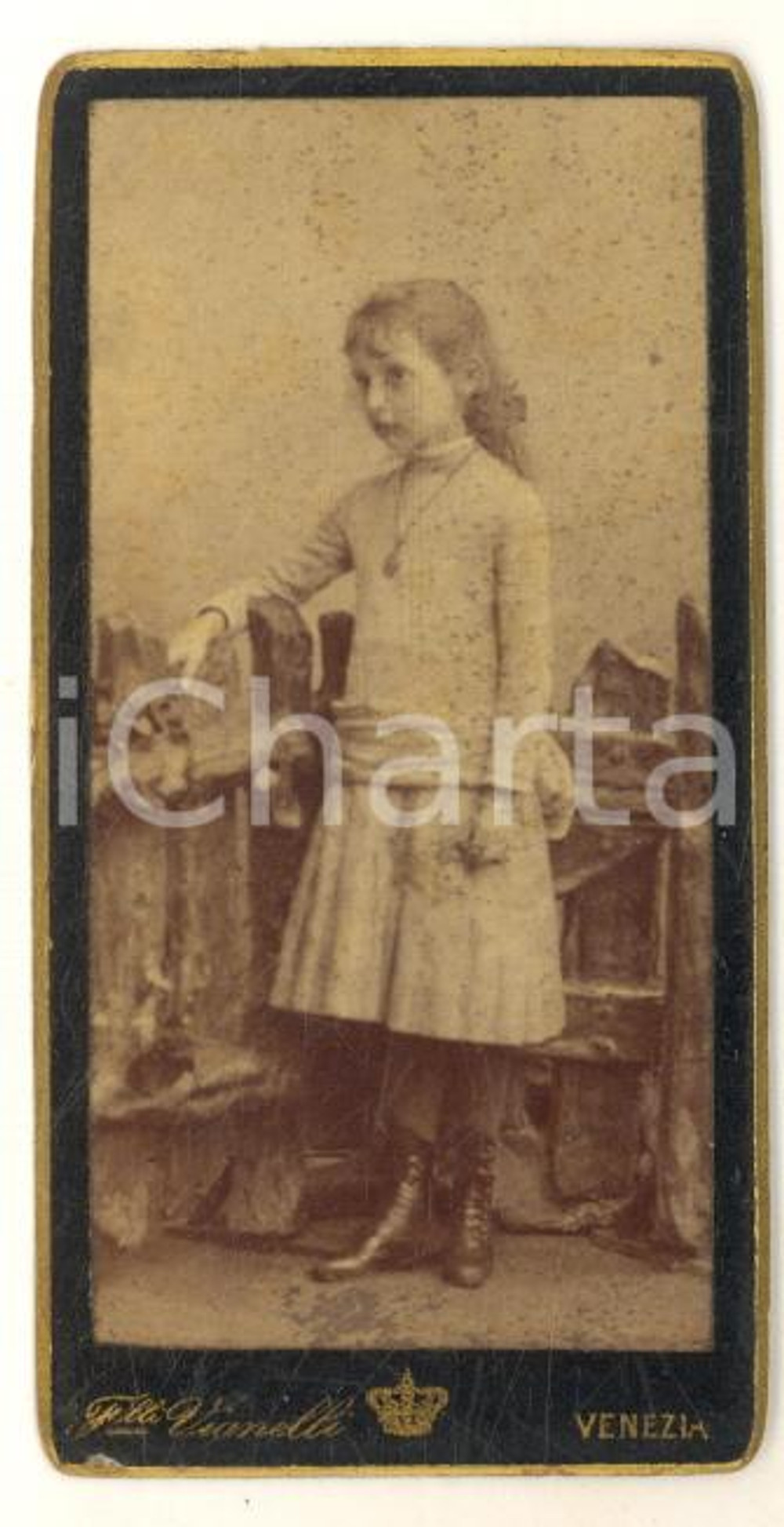 1880 ca VENEZIA Ritratto di bambina con staccionata - Foto Fratelli VIANELLI 4x8