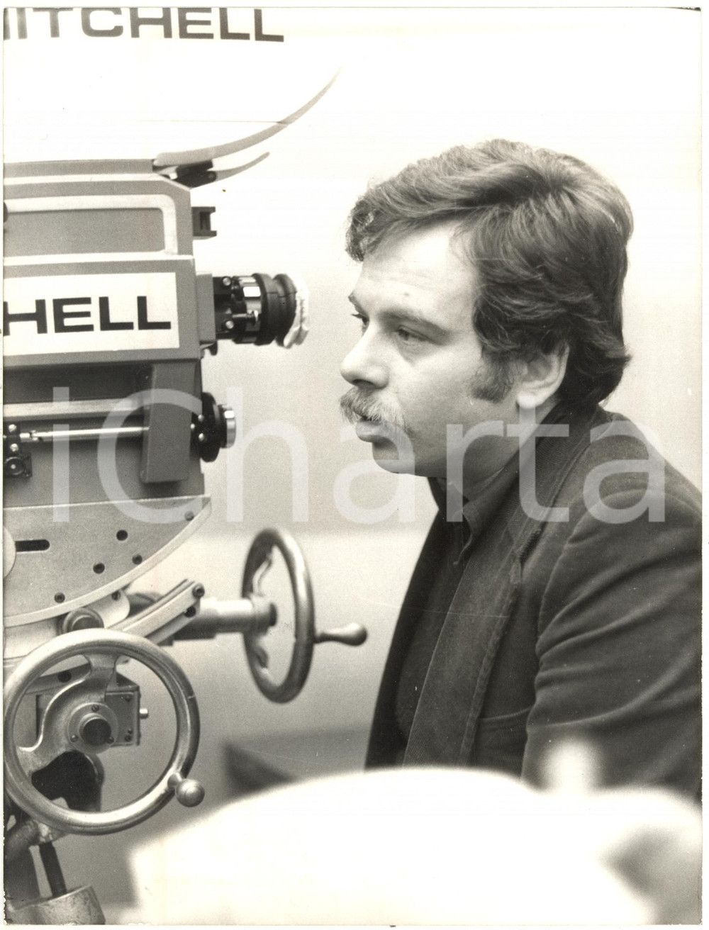 1975 ca ITALIA CINEMA Salvatore SAMPERI alla macchina da presa - Ritratto *Foto