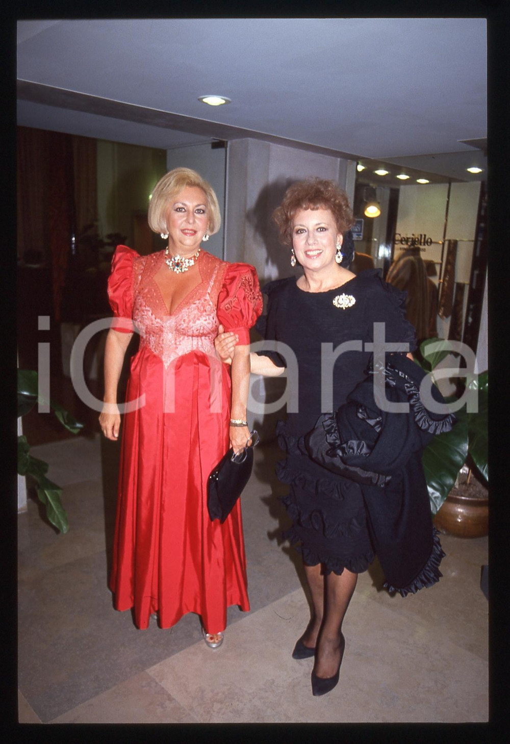35mm vintage slide* 1990ca VENEZIA Anna Maria GAMBINERI e Rosanna VAUDETTI (2)
