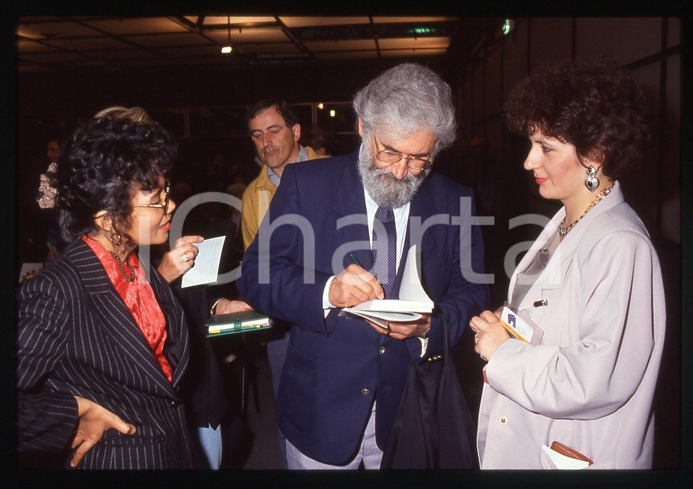 35mm vintage slide* 1990ca ITALIA COSTUME Leonardo BOFF autografa il suo libro
