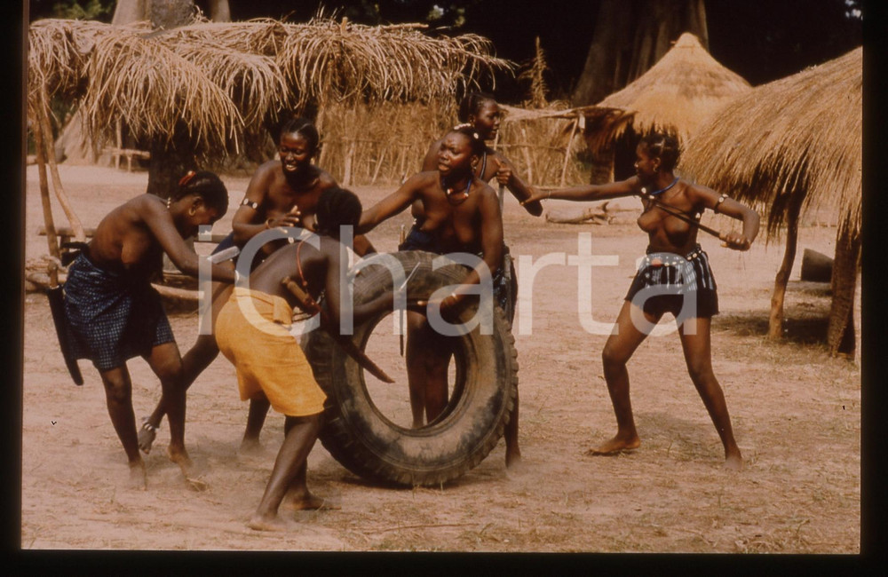 35mm vintage slide* 1989 ET LUMIÈRE FUT Scena dal film di Otar LOSSELIANI (3)