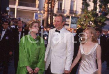 35mm vintage slide* 1994 CANNES  - EASTWOOD DENEUVE FISHER (5)