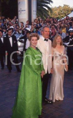 35mm vintage slide* 1994 CANNES  - EASTWOOD DENEUVE FISHER (9)