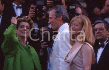 35mm vintage slide* 1994 CANNES  - EASTWOOD DENEUVE FISHER (14)
