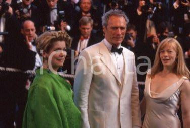 35mm vintage slide* 1994 CANNES  - EASTWOOD DENEUVE FISHER (15)