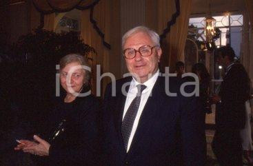 35mm vintage slide* 1985ca MILANO Carlo BADINI ritratto con moglie (2)