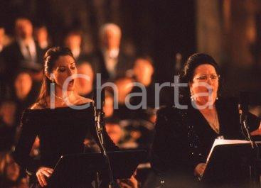 35mm vintage slide* 1995ca Monsterrat CABALLÉ Monsterrat MARTÍ in concerto (5)