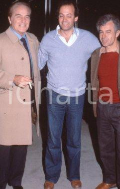 35mm vintage slide* 1985ca RAI Alberto NEGRIN ritratto (14) Diapositiva d'epoca, in formato 35 mm. CONDIZIONI: GOOD Tutti i diritti riservati E' severamente vietata la riproduzione.  ICharta mette in vendita, sul negozio eBay e in esclusiva sul sito "icharta" il proprio archivio composto da numerose diapositive e negativi fotografici d'epoca, tutti originali e autentici, che attraversano la storia del costume italiano tra gli la fine degli anni Sessanta e Novanta.Si tratta di uno sguardo inedito sull'attualit&agrave;, la politica, la vita quotidiana, il gossip e la cultura, che fotografa il cambiamento della nazione in quest'ultimo scorcio del XX secolo. Un'occasione unica per il mercato del collezionismo, che vede finalmente disponibile un archivio eccezionale per vastit&agrave;, tematiche e condizioni, in un settore (il negativo fotografico e la diapositiva) di assoluta novit&agrave; e dalle interessanti prospettive di investimento.  CONDIZIONI:GOOD/buono originale e autentica 1