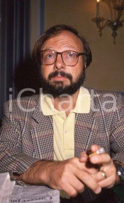 35mm vintage slide* 1995ca PDS Gianni BORGNA ritratto (6) Diapositiva d'epoca, in formato 35 mm. CONDIZIONI: GOOD Tutti i diritti riservati E' severamente vietata la riproduzione.  ICharta mette in vendita, sul negozio eBay e in esclusiva sul sito "icharta" il proprio archivio composto da numerose diapositive e negativi fotografici d'epoca, tutti originali e autentici, che attraversano la storia del costume italiano tra gli la fine degli anni Sessanta e Novanta.Si tratta di uno sguardo inedito sull'attualit&agrave;, la politica, la vita quotidiana, il gossip e la cultura, che fotografa il cambiamento della nazione in quest'ultimo scorcio del XX secolo. Un'occasione unica per il mercato del collezionismo, che vede finalmente disponibile un archivio eccezionale per vastit&agrave;, tematiche e condizioni, in un settore (il negativo fotografico e la diapositiva) di assoluta novit&agrave; e dalle interessanti prospettive di investimento.  CONDIZIONI:GOOD/buono originale e autentica 1