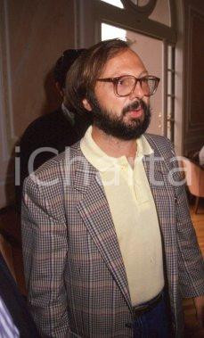 35mm vintage slide* 1995ca PDS Gianni BORGNA ritratto (7) Diapositiva d'epoca, in formato 35 mm. CONDIZIONI: GOOD Tutti i diritti riservati E' severamente vietata la riproduzione.  ICharta mette in vendita, sul negozio eBay e in esclusiva sul sito "icharta" il proprio archivio composto da numerose diapositive e negativi fotografici d'epoca, tutti originali e autentici, che attraversano la storia del costume italiano tra gli la fine degli anni Sessanta e Novanta.Si tratta di uno sguardo inedito sull'attualit&agrave;, la politica, la vita quotidiana, il gossip e la cultura, che fotografa il cambiamento della nazione in quest'ultimo scorcio del XX secolo. Un'occasione unica per il mercato del collezionismo, che vede finalmente disponibile un archivio eccezionale per vastit&agrave;, tematiche e condizioni, in un settore (il negativo fotografico e la diapositiva) di assoluta novit&agrave; e dalle interessanti prospettive di investimento.  CONDIZIONI:GOOD/buono originale e autentica 1