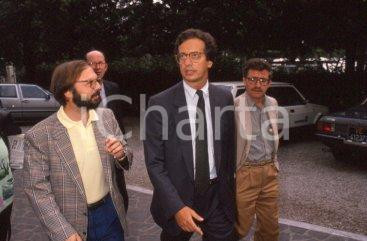 35mm vintage slide* 1995ca PDS Gianni BORGNA Walter VETRONI (3) Diapositiva d'epoca, in formato 35 mm. CONDIZIONI: GOOD Tutti i diritti riservati E' severamente vietata la riproduzione.  ICharta mette in vendita, sul negozio eBay e in esclusiva sul sito "icharta" il proprio archivio composto da numerose diapositive e negativi fotografici d'epoca, tutti originali e autentici, che attraversano la storia del costume italiano tra gli la fine degli anni Sessanta e Novanta.Si tratta di uno sguardo inedito sull'attualit&agrave;, la politica, la vita quotidiana, il gossip e la cultura, che fotografa il cambiamento della nazione in quest'ultimo scorcio del XX secolo. Un'occasione unica per il mercato del collezionismo, che vede finalmente disponibile un archivio eccezionale per vastit&agrave;, tematiche e condizioni, in un settore (il negativo fotografico e la diapositiva) di assoluta novit&agrave; e dalle interessanti prospettive di investimento.  CONDIZIONI:GOOD/buono originale e autentica 1