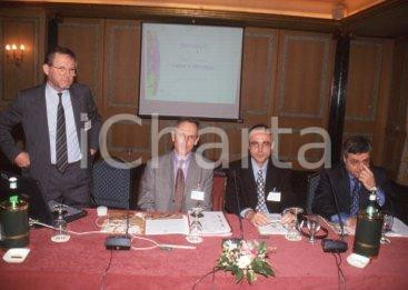 35mm vintage slide* 2000 MILANO Jean Claude LACROUTS durante una conferenza (2)
