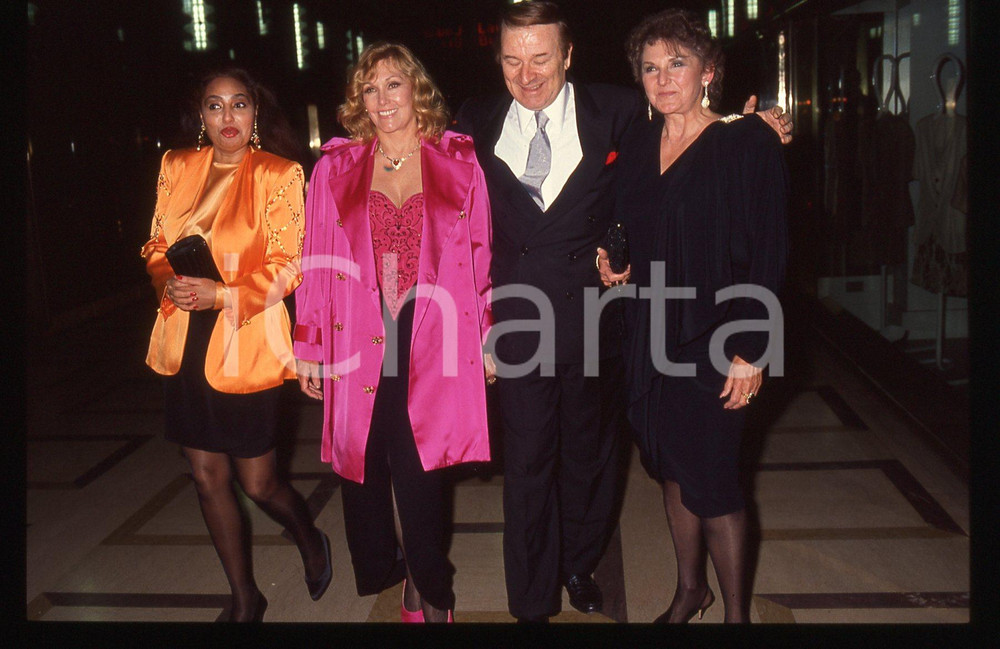  35mm vintage slide* 1991 MILANO Kim ed Arlene NOVAK Pier Quinto CARIAGGI (1)