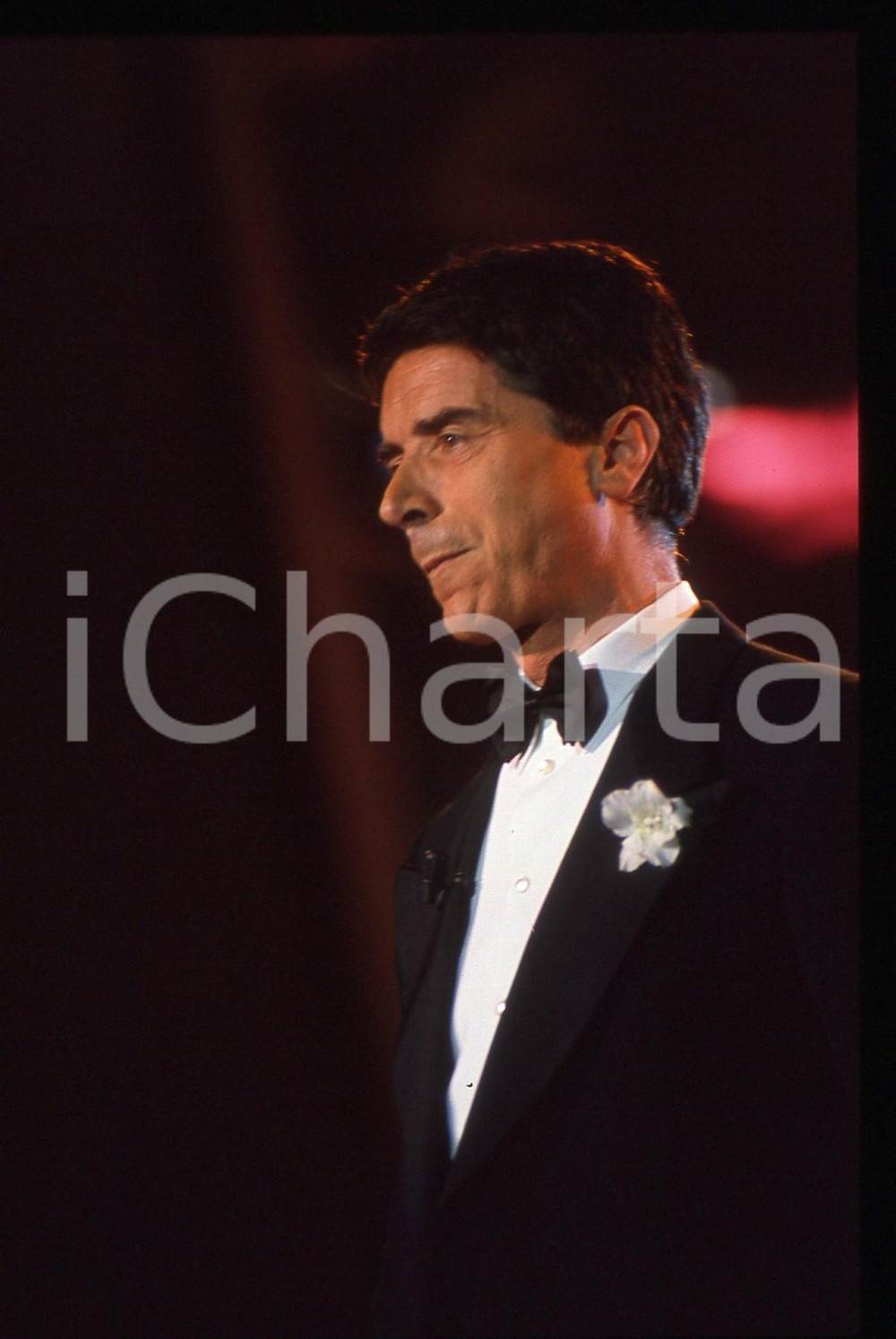 35mm vintage slide* 1989 CANALE 5 Don BACKY a C'era una volta il Festival (5) Diapositiva d'epoca, in formato 35 mm. CONDIZIONI: GOODE' severamente vietata la riproduzione. Tutti i diritti sono riservati. ICharta mette in vendita, sul negozio eBay e in esclusiva sul sito "icharta" il proprio archivio composto da numerose diapositive e negativi fotografici d'epoca, tutti originali e autentici, che attraversano la storia del costume italiano tra gli la fine degli anni Sessanta e Novanta.Si tratta di uno sguardo inedito sull'attualit&agrave;, la politica, la vita quotidiana, il gossip e la cultura, che fotografa il cambiamento della nazione in quest'ultimo scorcio del XX secolo. Un'occasione unica per il mercato del collezionismo, che vede finalmente disponibile un archivio eccezionale per vastit&agrave;, tematiche e condizioni, in un settore (il negativo fotografico e la diapositiva) di assoluta novit&agrave; e dalle interessanti prospettive di investimento.  originale e autentica 1