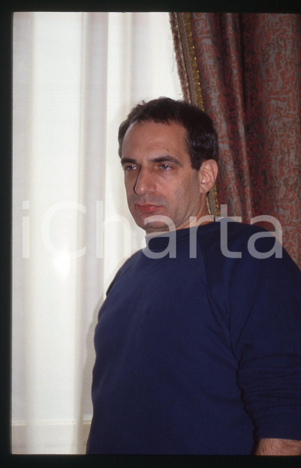 35mm vintage slide* 1990ca MUSICA Donald FAGEN degli STEELY DAN Ritratto (4) Diapositiva d'epoca, in formato 35 mm. CONDIZIONI: GOODE' severamente vietata la riproduzione. Tutti i diritti sono riservati. ICharta mette in vendita, sul negozio eBay e in esclusiva sul sito "icharta" il proprio archivio composto da numerose diapositive e negativi fotografici d'epoca, tutti originali e autentici, che attraversano la storia del costume italiano tra gli la fine degli anni Sessanta e Novanta.Si tratta di uno sguardo inedito sull'attualit&agrave;, la politica, la vita quotidiana, il gossip e la cultura, che fotografa il cambiamento della nazione in quest'ultimo scorcio del XX secolo. Un'occasione unica per il mercato del collezionismo, che vede finalmente disponibile un archivio eccezionale per vastit&agrave;, tematiche e condizioni, in un settore (il negativo fotografico e la diapositiva) di assoluta novit&agrave; e dalle interessanti prospettive di investimento.  originale e autentica 1