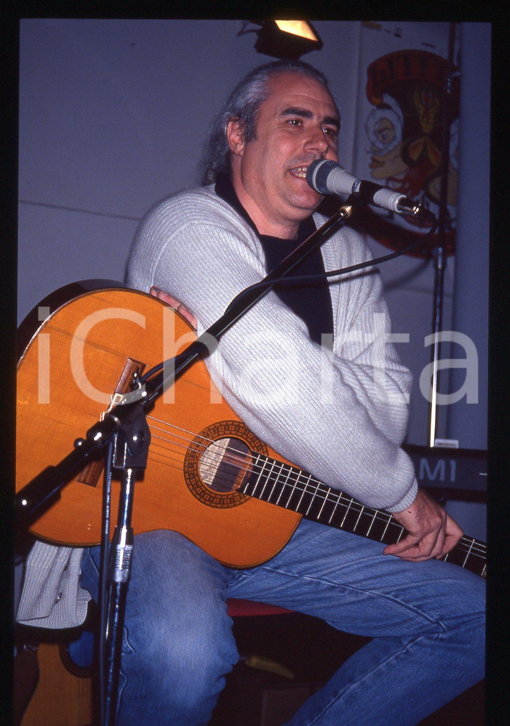 35mm vintage slide* 1990ca MILANO Franco MUSSIDA in concerto al CPM (6) Diapositiva d'epoca, in formato 35 mm. CONDIZIONI: GOODE' severamente vietata la riproduzione. Tutti i diritti sono riservati. ICharta mette in vendita, sul negozio eBay e in esclusiva sul sito "icharta" il proprio archivio composto da numerose diapositive e negativi fotografici d'epoca, tutti originali e autentici, che attraversano la storia del costume italiano tra gli la fine degli anni Sessanta e Novanta.Si tratta di uno sguardo inedito sull'attualit&agrave;, la politica, la vita quotidiana, il gossip e la cultura, che fotografa il cambiamento della nazione in quest'ultimo scorcio del XX secolo. Un'occasione unica per il mercato del collezionismo, che vede finalmente disponibile un archivio eccezionale per vastit&agrave;, tematiche e condizioni, in un settore (il negativo fotografico e la diapositiva) di assoluta novit&agrave; e dalle interessanti prospettive di investimento.  originale e autentica 1