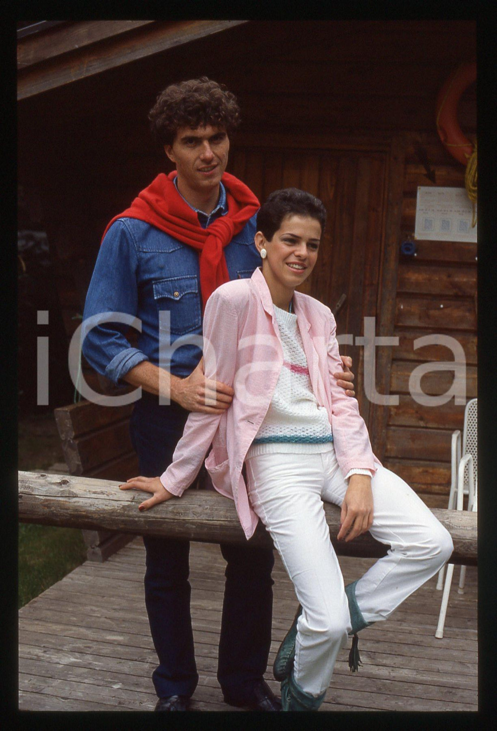 35mm vintage slide* 1984 RIVA DEL GARDA Lucia MONTANARI "LUCIA" Ritratto (3) La diapositiva &egrave; stata scattata in occasione della Mostra Internazionale  Musica LeggeraDiapositiva d'epoca, in formato 35 mm. CONDIZIONI: GOODE' severamente vietata la riproduzione. Tutti i diritti sono riservati. ICharta mette in vendita, sul negozio eBay e in esclusiva sul sito "icharta" il proprio archivio composto da numerose diapositive e negativi fotografici d'epoca, tutti originali e autentici, che attraversano la storia del costume italiano tra gli la fine degli anni Sessanta e Novanta.Si tratta di uno sguardo inedito sull'attualit&agrave;, la politica, la vita quotidiana, il gossip e la cultura, che fotografa il cambiamento della nazione in quest'ultimo scorcio del XX secolo. Un'occasione unica per il mercato del collezionismo, che vede finalmente disponibile un archivio eccezionale per vastit&agrave;, tematiche e condizioni, in un settore (il negativo fotografico e la diapositiva) di assoluta novit&agrave; e dalle interessanti prospettive di investimento.  originale e autentica 1