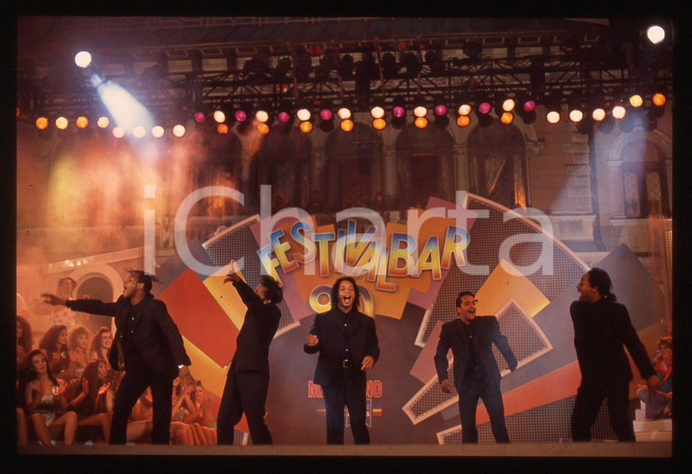 35mm vintage slide* 1990 FESTIVALBAR THE PASADENAS eseguono "Love Thing" (5) La band era composta da Aaron Brown, Andrew Banfield, Michael "Mike" Milliner, David Milliner e Hamish SeelochanDiapositiva d'epoca, in formato 35 mm. CONDIZIONI: GOODE' severamente vietata la riproduzione. Tutti i diritti sono riservati. ICharta mette in vendita, sul negozio eBay e in esclusiva sul sito "icharta" il proprio archivio composto da numerose diapositive e negativi fotografici d'epoca, tutti originali e autentici, che attraversano la storia del costume italiano tra gli la fine degli anni Sessanta e Novanta.Si tratta di uno sguardo inedito sull'attualit&agrave;, la politica, la vita quotidiana, il gossip e la cultura, che fotografa il cambiamento della nazione in quest'ultimo scorcio del XX secolo. Un'occasione unica per il mercato del collezionismo, che vede finalmente disponibile un archivio eccezionale per vastit&agrave;, tematiche e condizioni, in un settore (il negativo fotografico e la diapositiva) di assoluta novit&agrave; e dalle interessanti prospettive di investimento.  originale e autentica 1