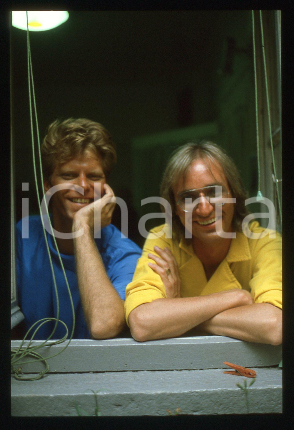 35mm vintage slide* 1983 ITALIA MUSICA John GULDBERG Tim STAHL dei LAID BACK 15 Diapositiva d'epoca, in formato 35 mm. CONDIZIONI: GOODE' severamente vietata la riproduzione. Tutti i diritti sono riservati.Nella diapositiva ICharta mette in vendita, sul negozio eBay e in esclusiva sul sito "icharta" il proprio archivio composto da numerose diapositive e negativi fotografici d'epoca, tutti originali e autentici, che attraversano la storia del costume italiano tra gli la fine degli anni Sessanta e Novanta.Si tratta di uno sguardo inedito sull'attualit&agrave;, la politica, la vita quotidiana, il gossip e la cultura, che fotografa il cambiamento della nazione in quest'ultimo scorcio del XX secolo. Un'occasione unica per il mercato del collezionismo, che vede finalmente disponibile un archivio eccezionale per vastit&agrave;, tematiche e condizioni, in un settore (il negativo fotografico e la diapositiva) di assoluta novit&agrave; e dalle interessanti prospettive di investimento.  originale e autentica 1