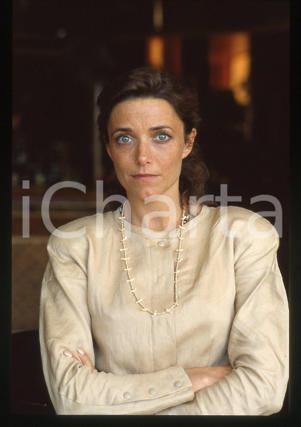 35mm vintage slide* 1990ca CINEMA Karen Jane ALLEN Ritratto dell'attrice (5) Diapositiva d'epoca, in formato 35 mm. CONDIZIONI: GOODE' severamente vietata la riproduzione. Tutti i diritti sono riservati.Nella diapositiva ICharta mette in vendita, sul negozio eBay e in esclusiva sul sito "icharta" il proprio archivio composto da numerose diapositive e negativi fotografici d'epoca, tutti originali e autentici, che attraversano la storia del costume italiano tra gli la fine degli anni Sessanta e Novanta.Si tratta di uno sguardo inedito sull'attualit&agrave;, la politica, la vita quotidiana, il gossip e la cultura, che fotografa il cambiamento della nazione in quest'ultimo scorcio del XX secolo. Un'occasione unica per il mercato del collezionismo, che vede finalmente disponibile un archivio eccezionale per vastit&agrave;, tematiche e condizioni, in un settore (il negativo fotografico e la diapositiva) di assoluta novit&agrave; e dalle interessanti prospettive di investimento.  originale e autentica 1